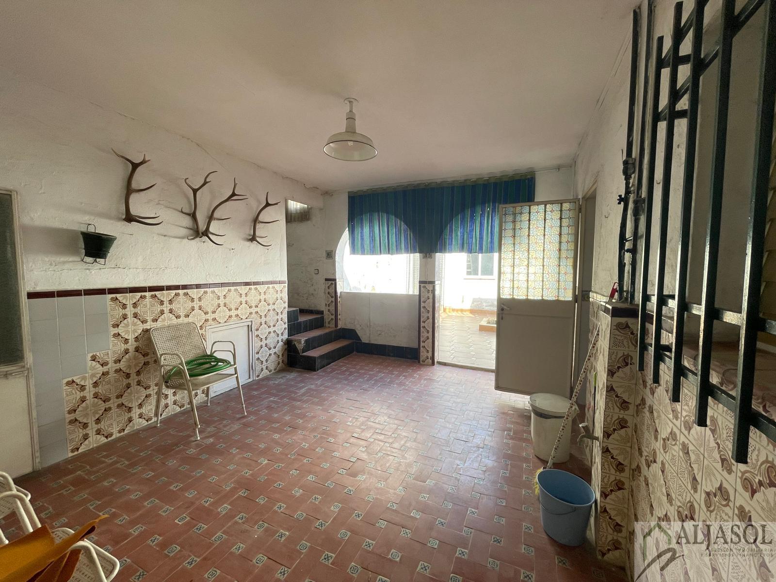 For sale of house in Salteras