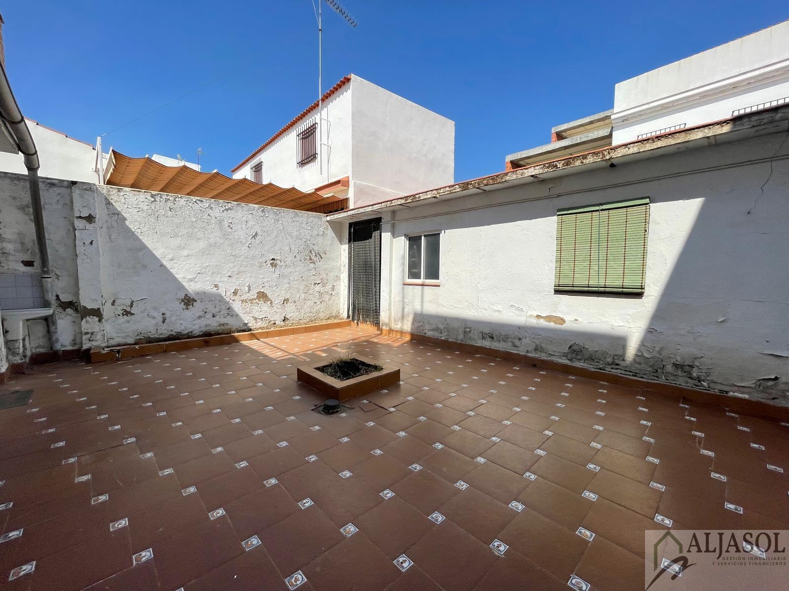 For sale of house in Salteras