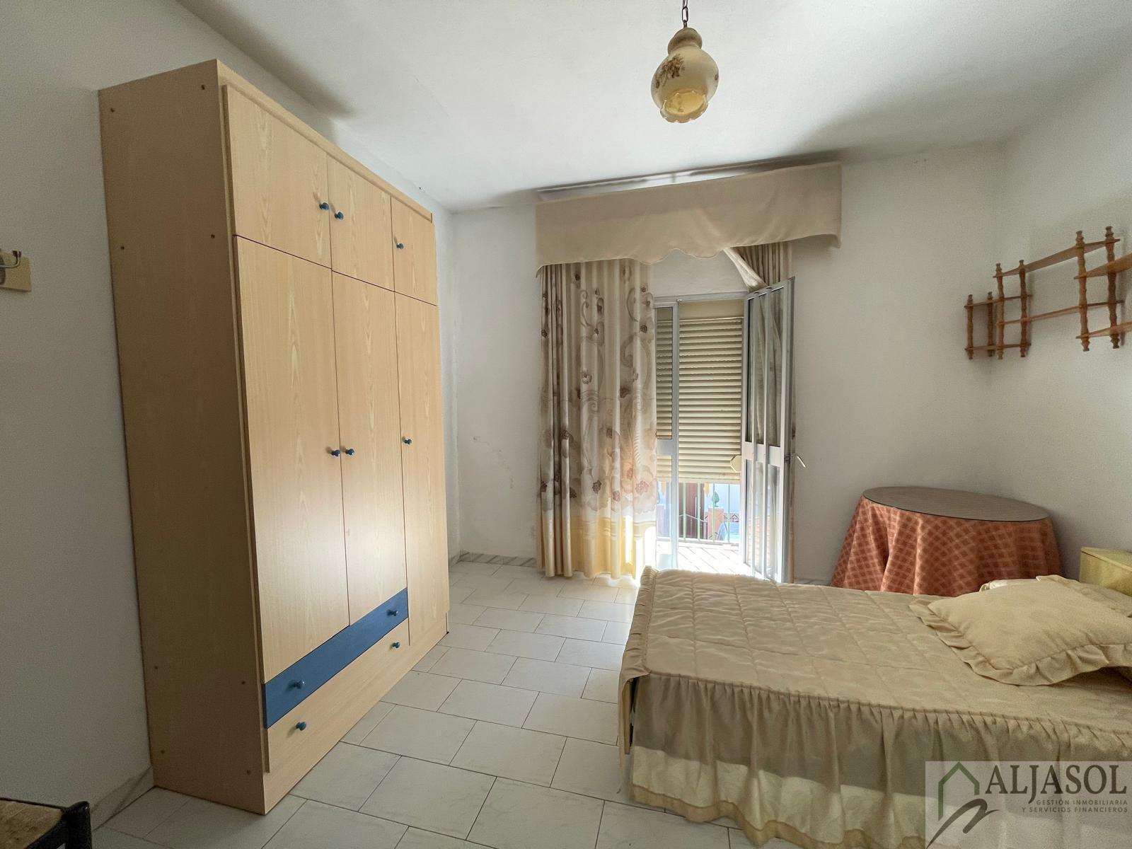 For sale of house in Salteras