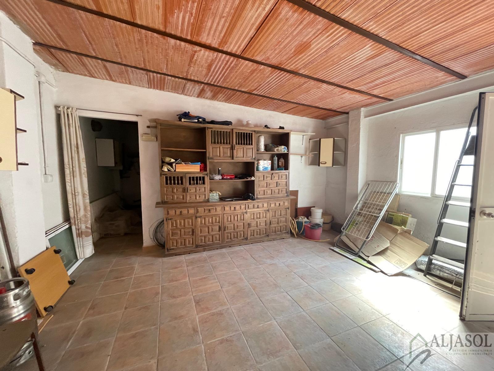 For sale of house in Salteras