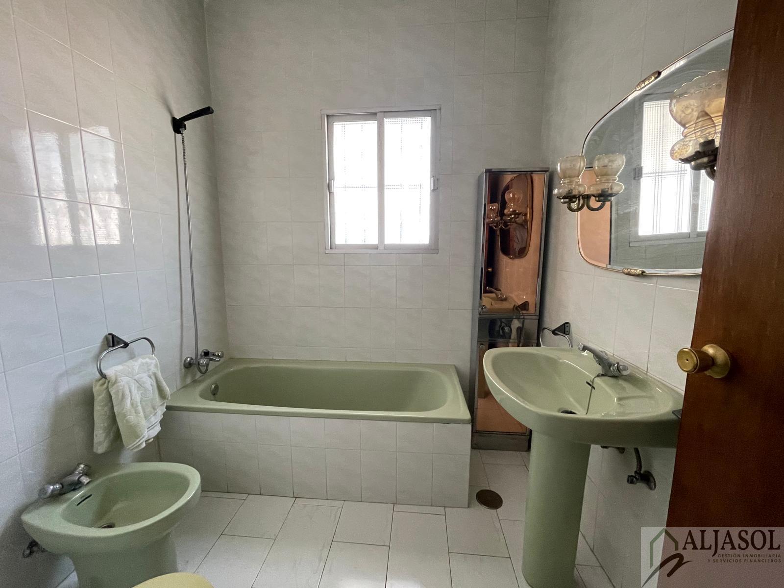 For sale of house in Salteras