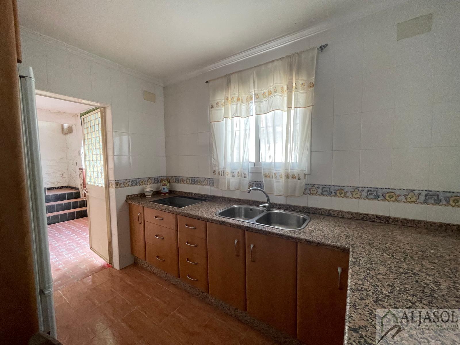 For sale of house in Salteras