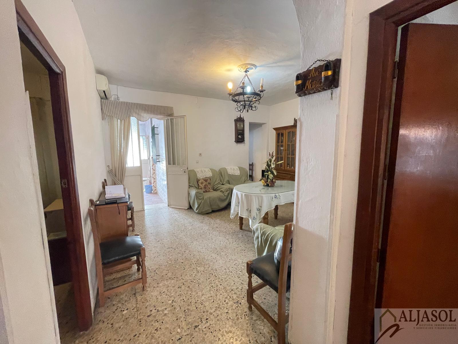 For sale of house in Salteras