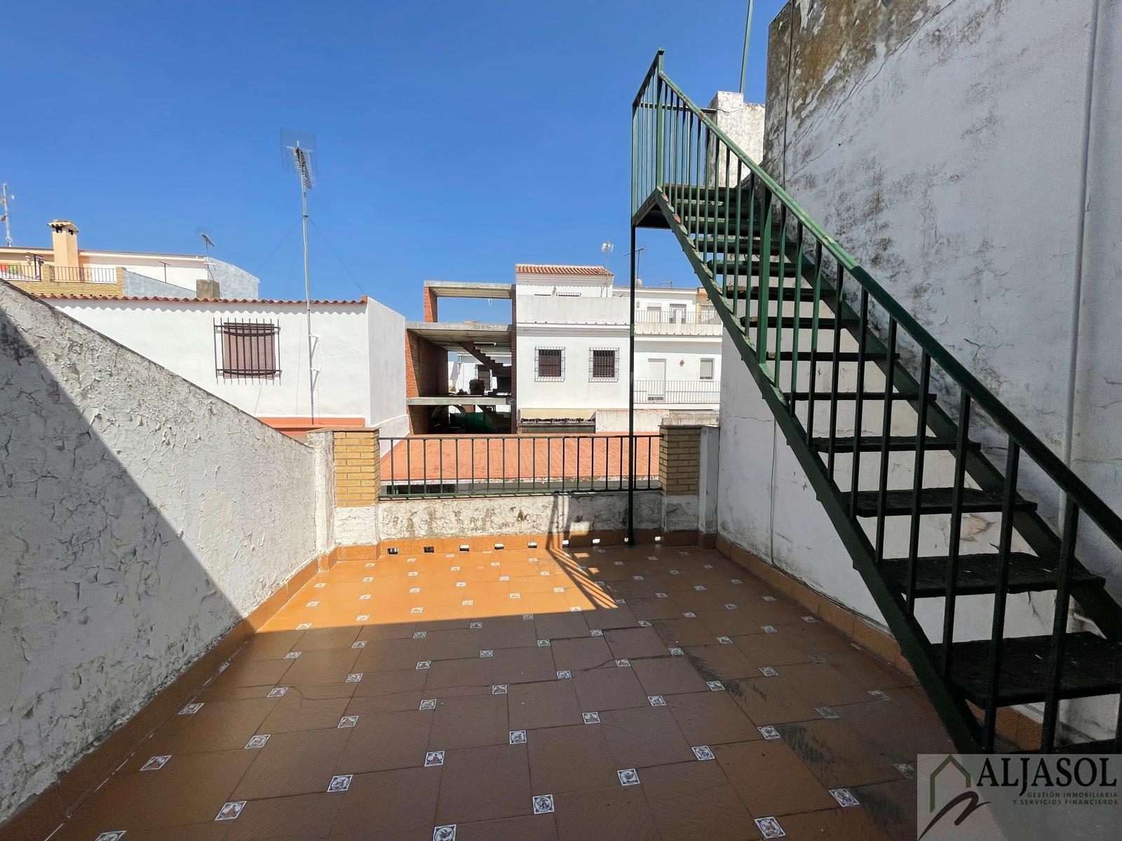 For sale of house in Salteras