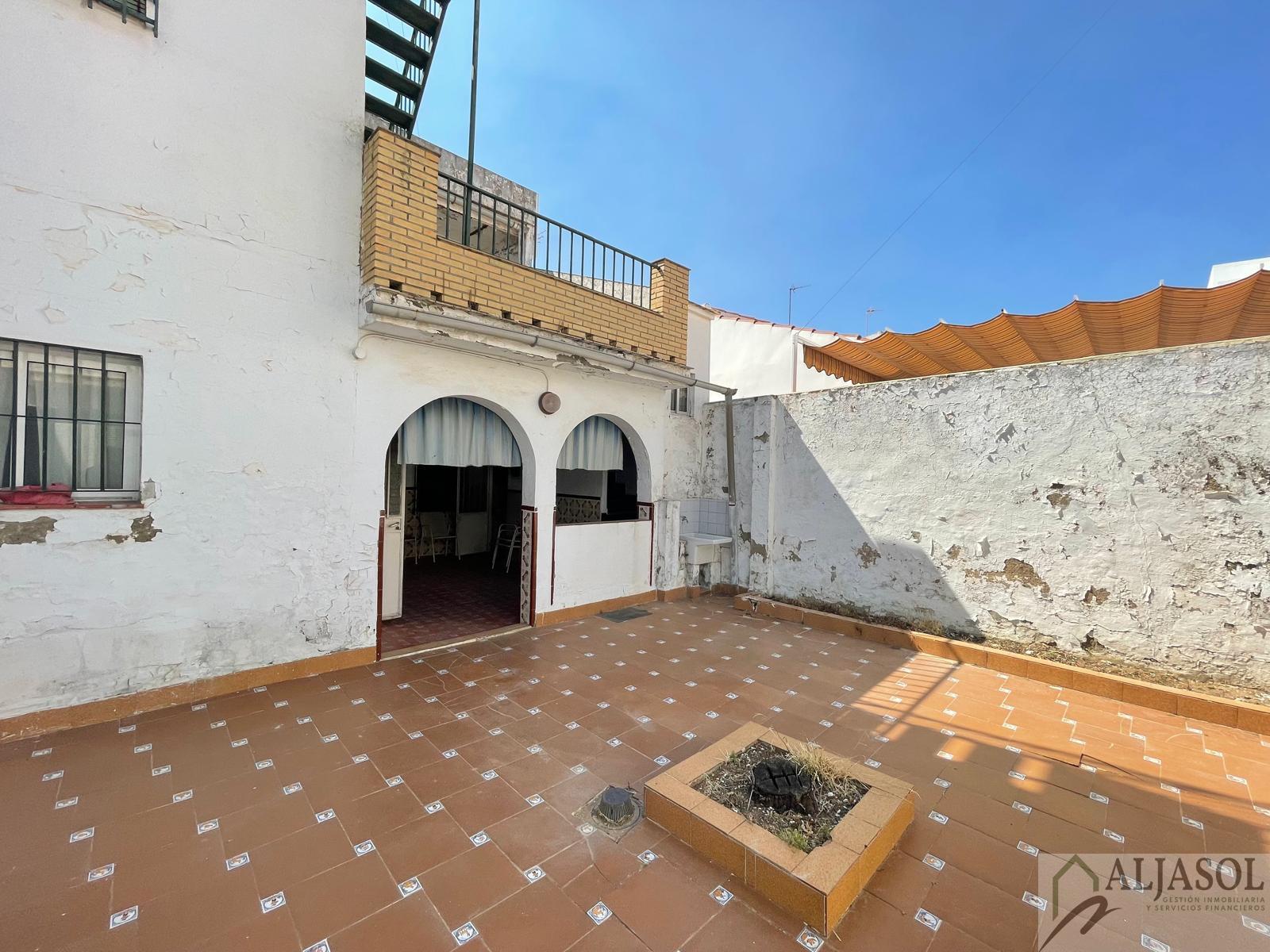 For sale of house in Salteras