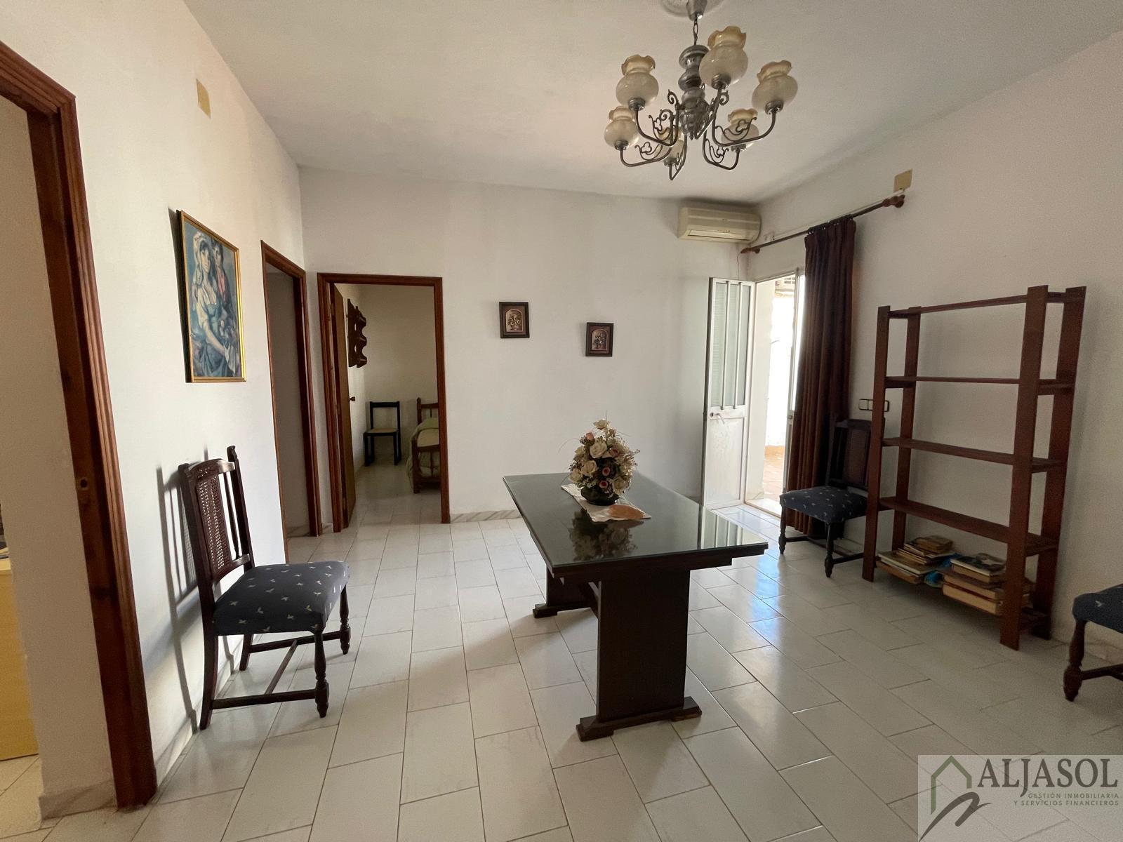 For sale of house in Salteras