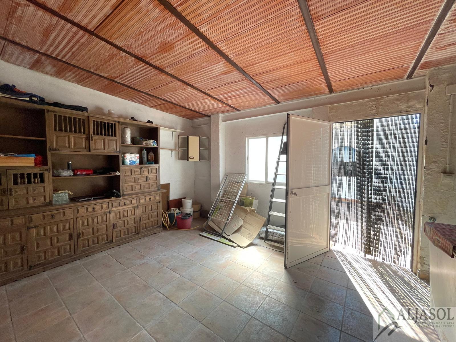 For sale of house in Salteras
