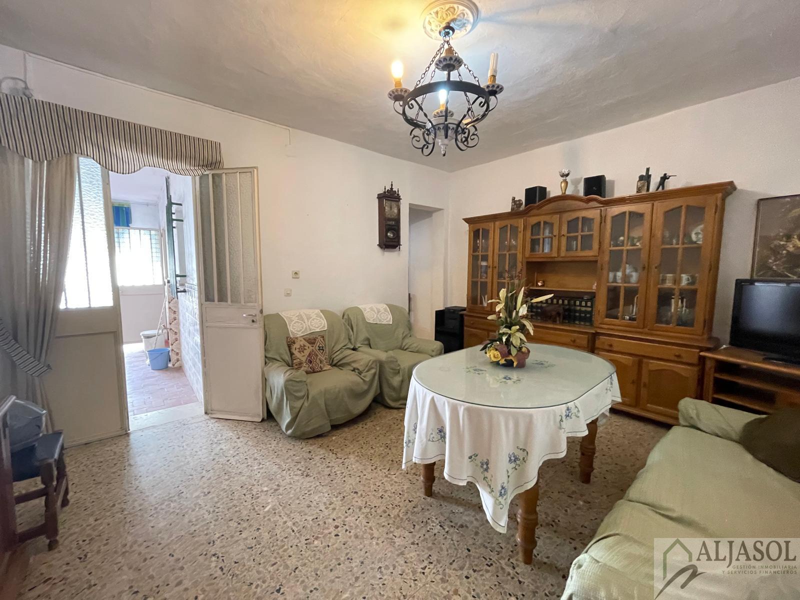 For sale of house in Salteras