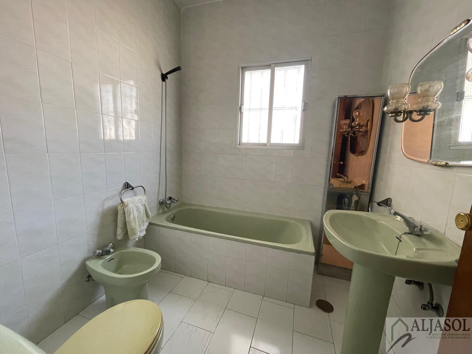 For sale of house in Salteras