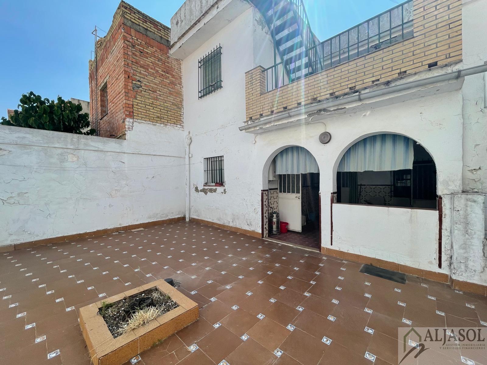 For sale of house in Salteras