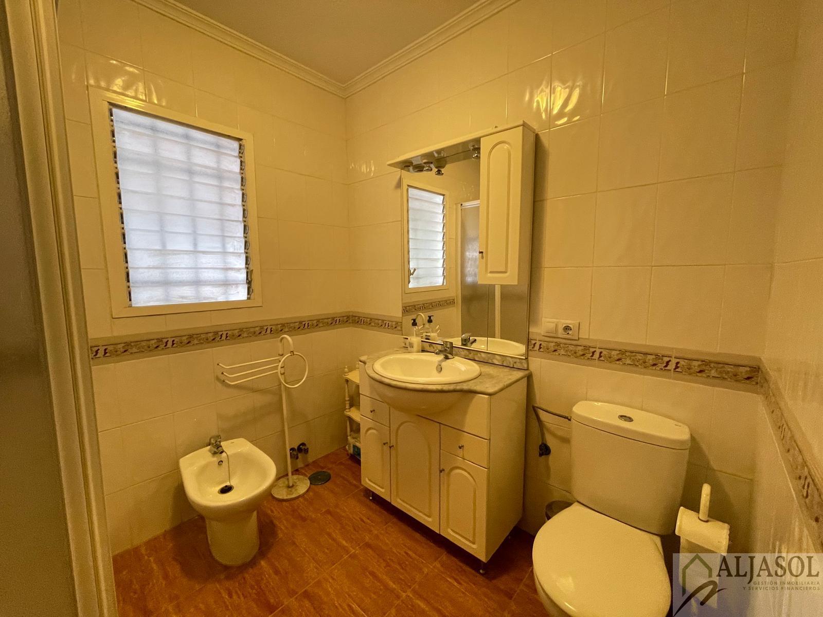 For sale of house in Salteras