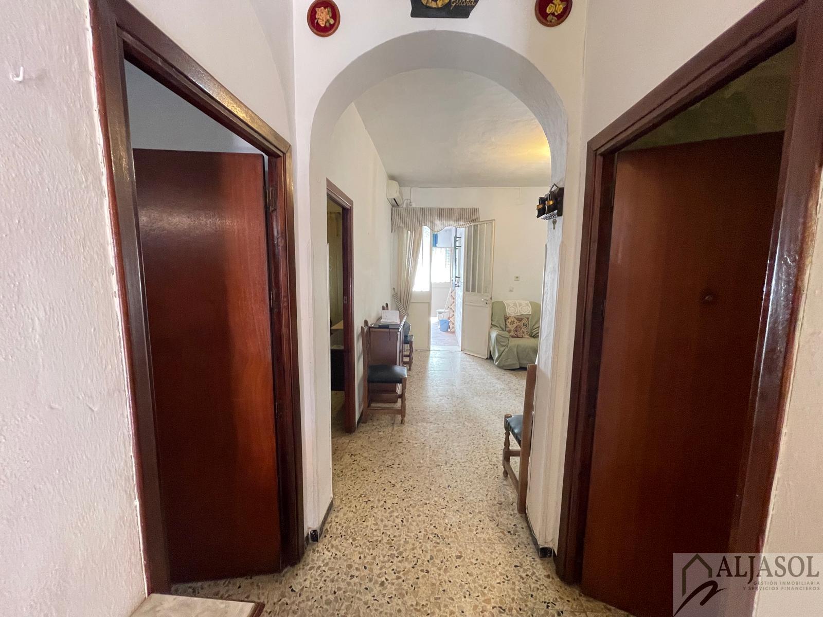 For sale of house in Salteras