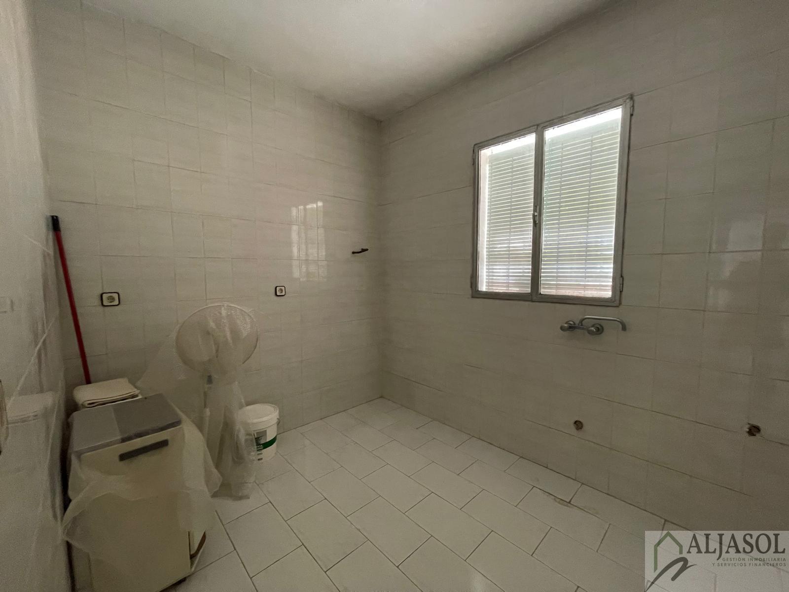 For sale of house in Salteras