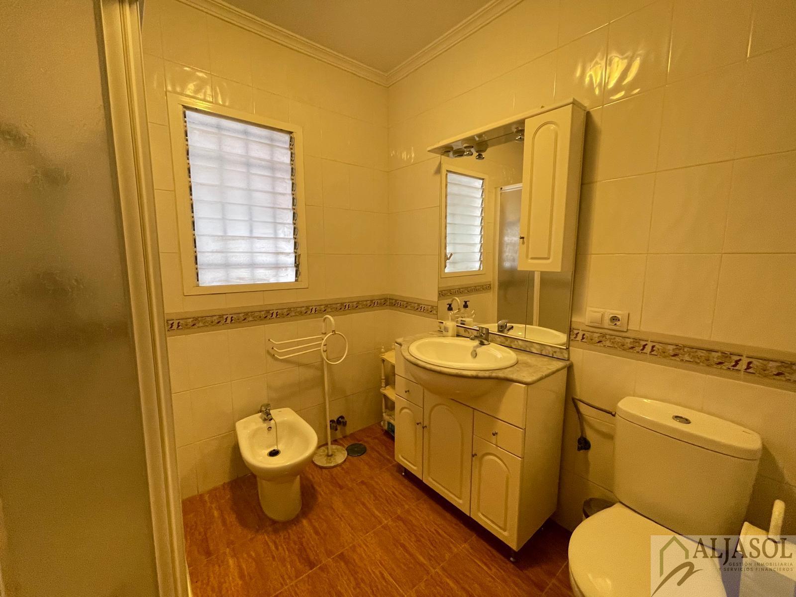 For sale of house in Salteras