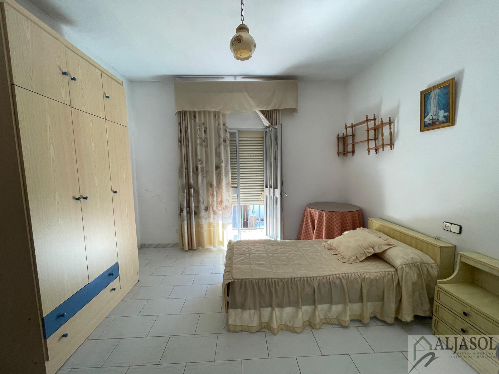 For sale of house in Salteras
