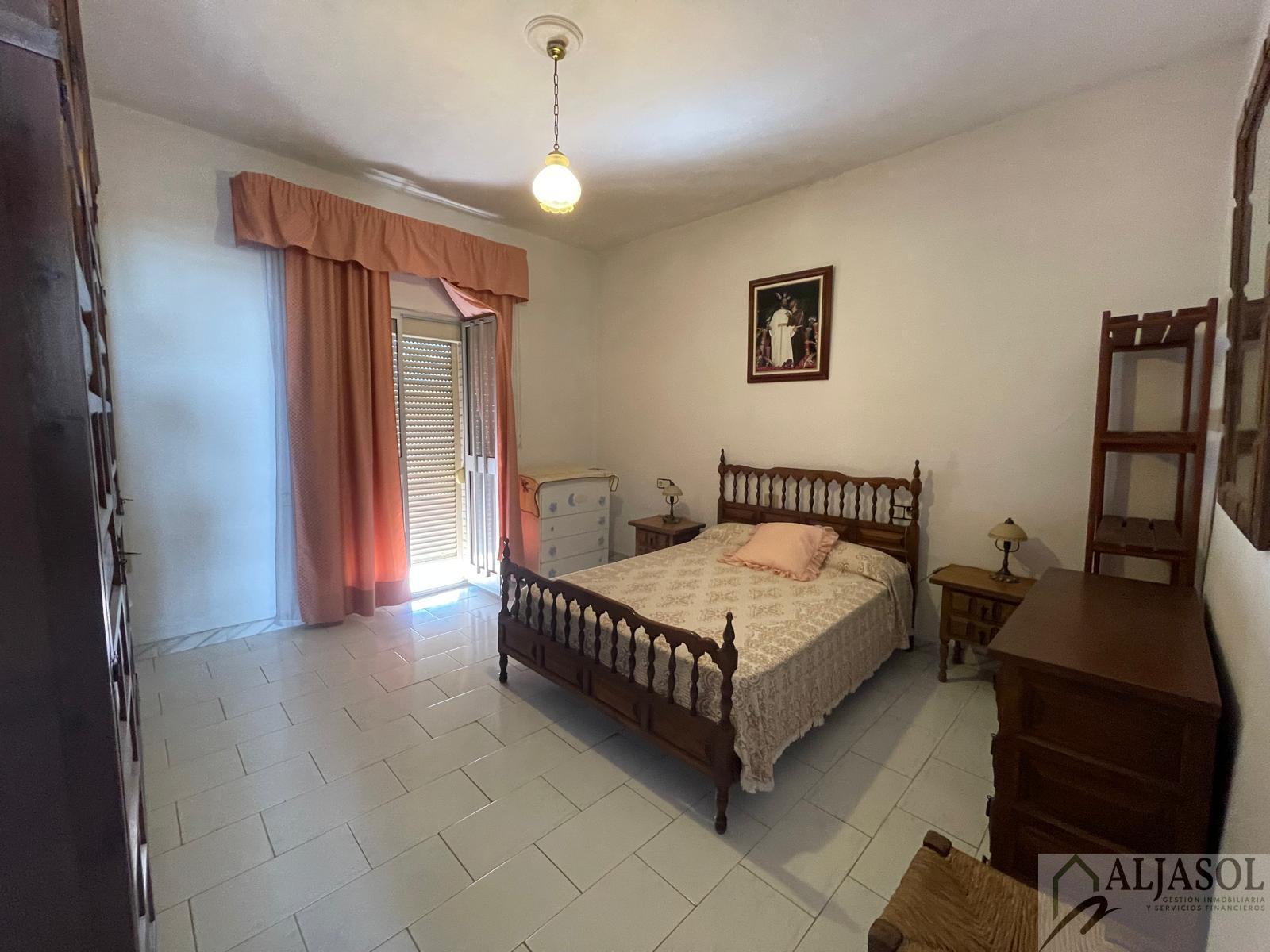 For sale of house in Salteras
