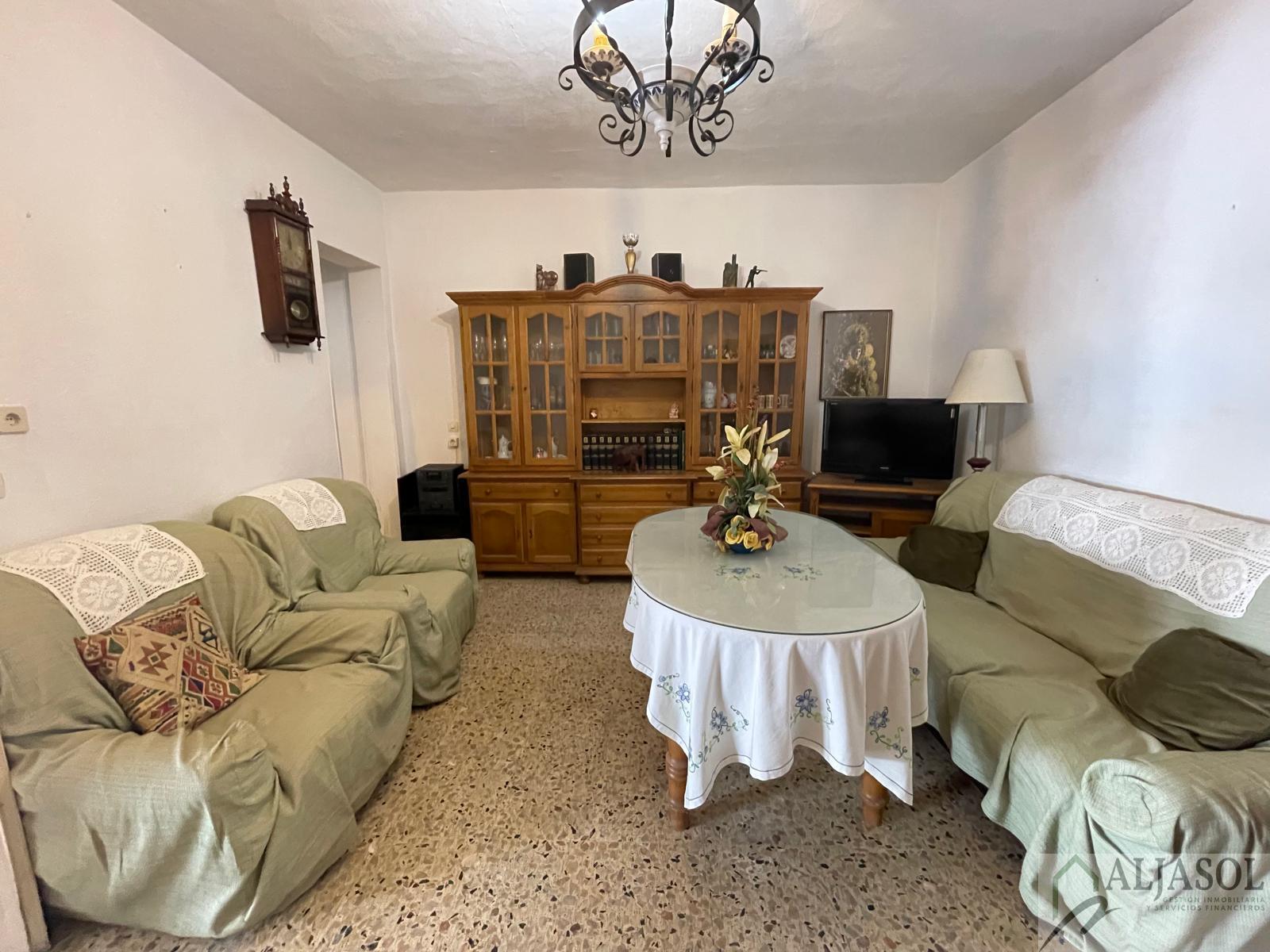 For sale of house in Salteras
