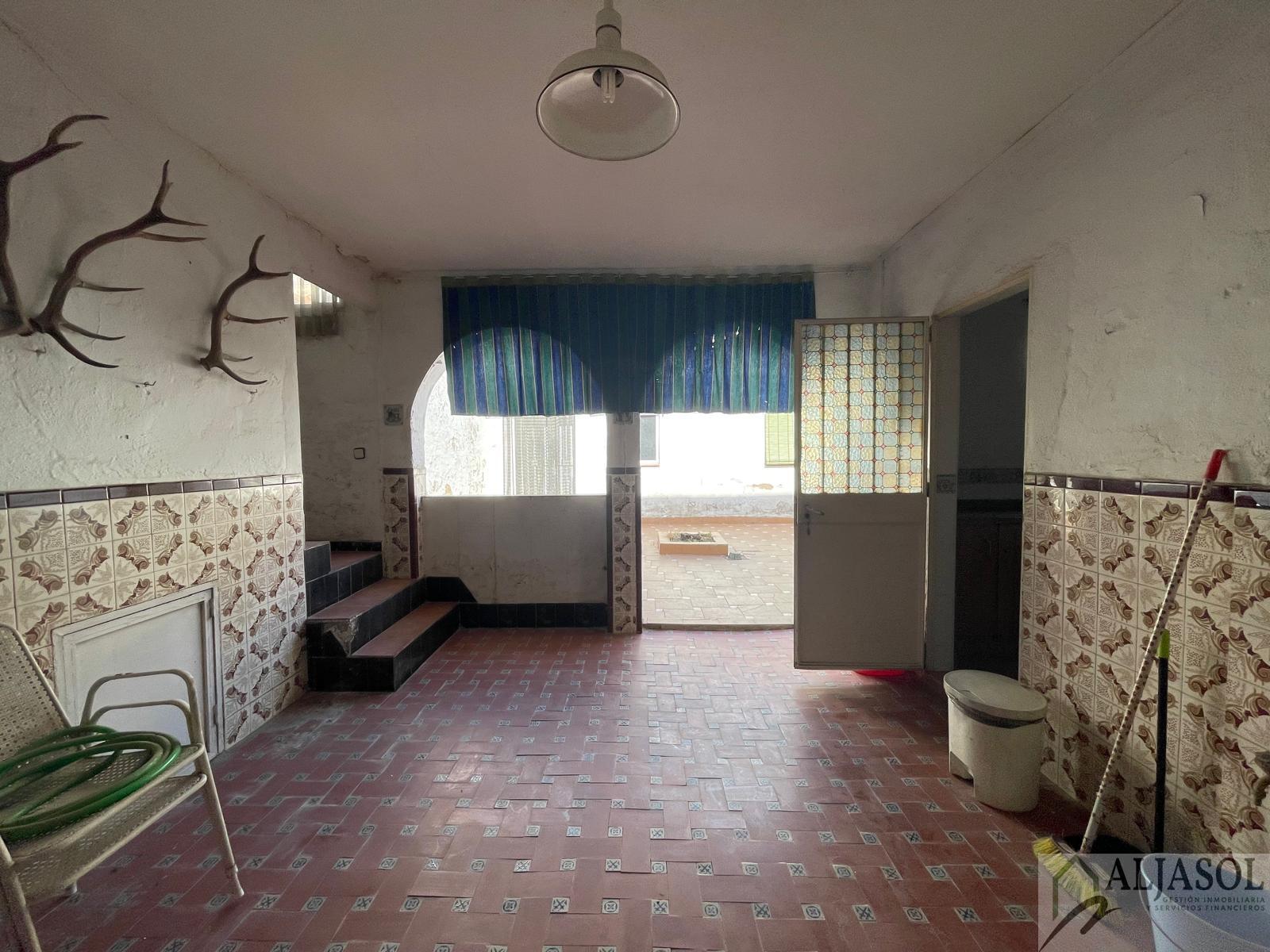 For sale of house in Salteras