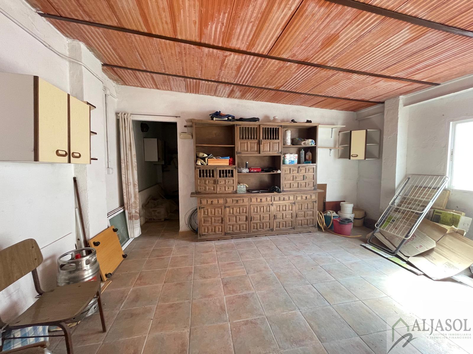 For sale of house in Salteras