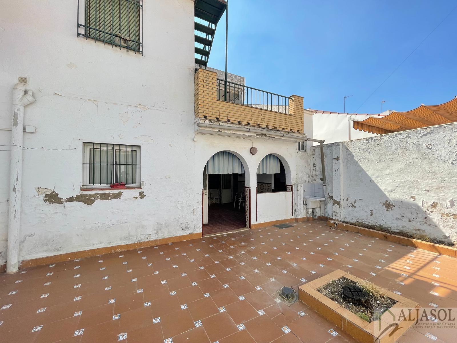For sale of house in Salteras