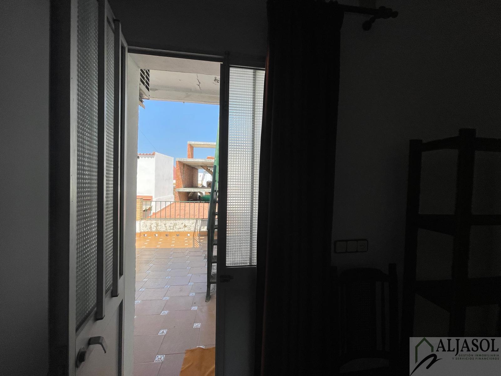 For sale of house in Salteras