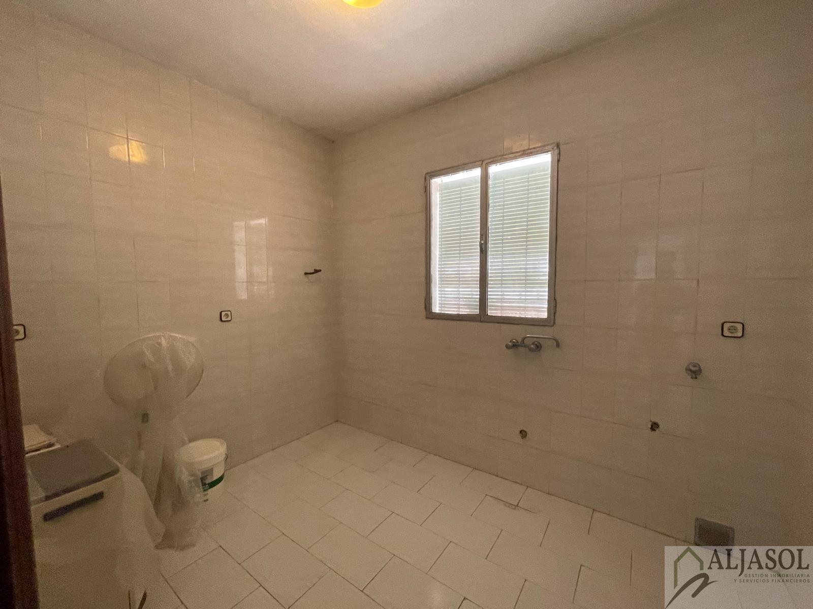 For sale of house in Salteras