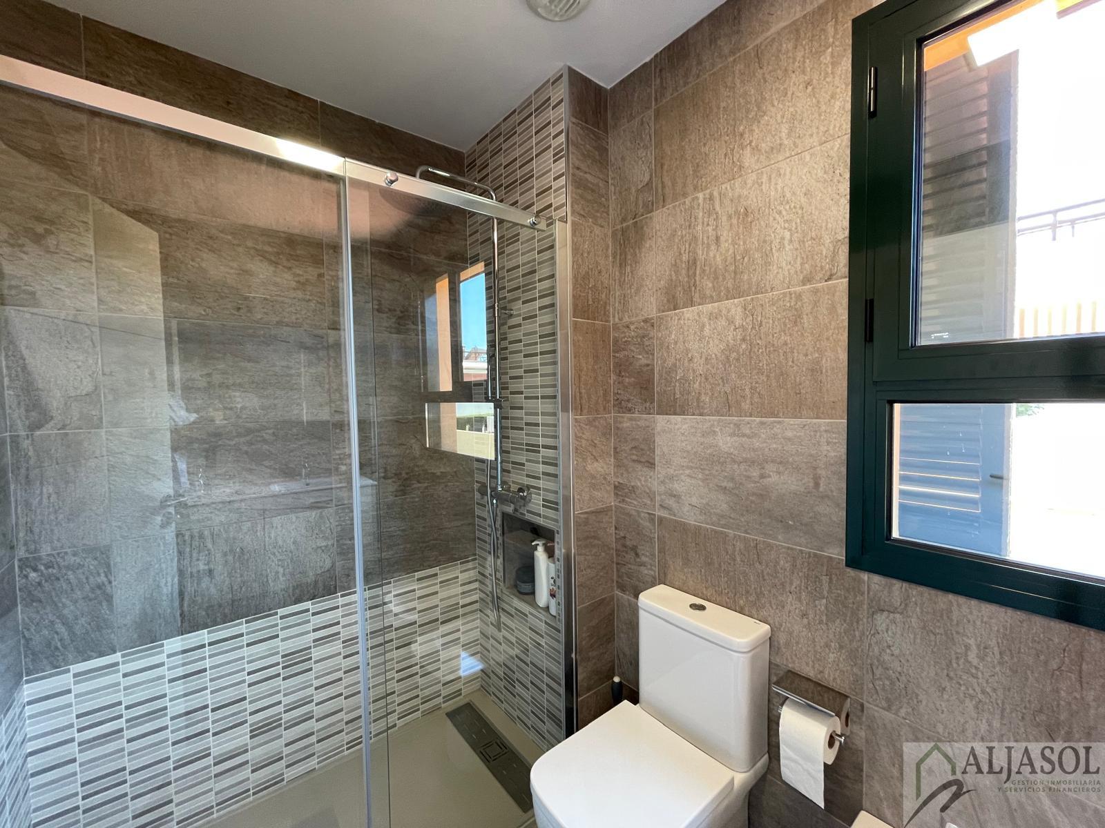 For sale of chalet in Palomares del Río