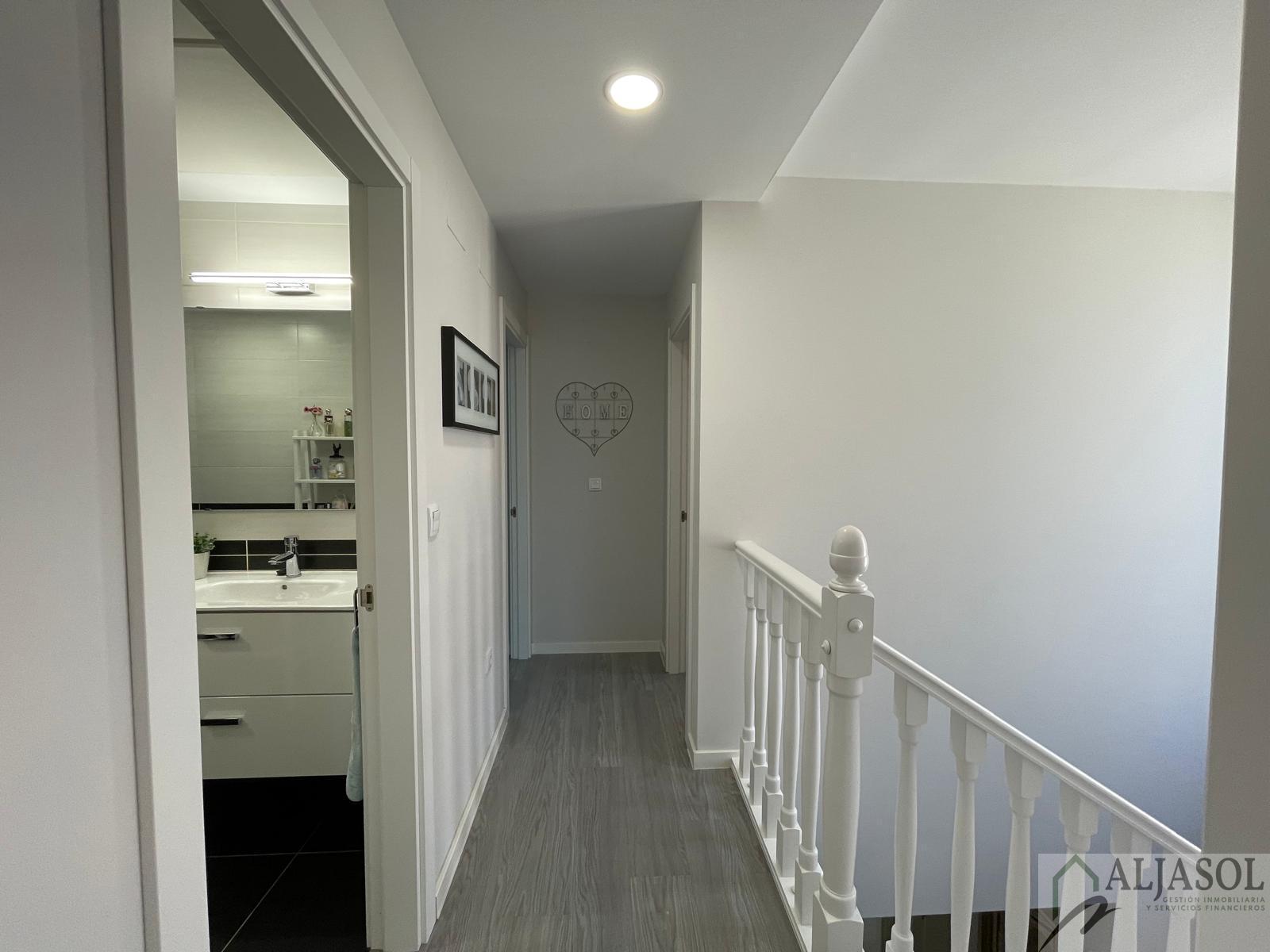 For sale of chalet in Palomares del Río