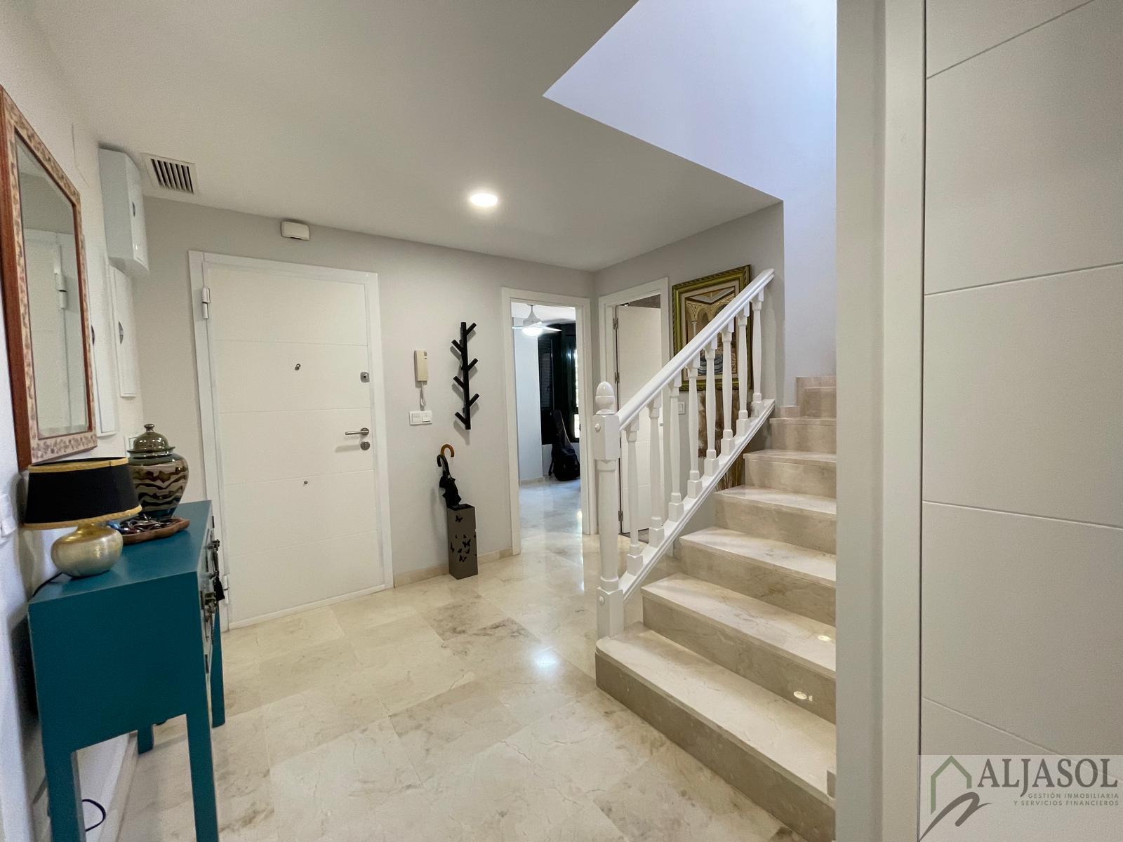 For sale of chalet in Palomares del Río