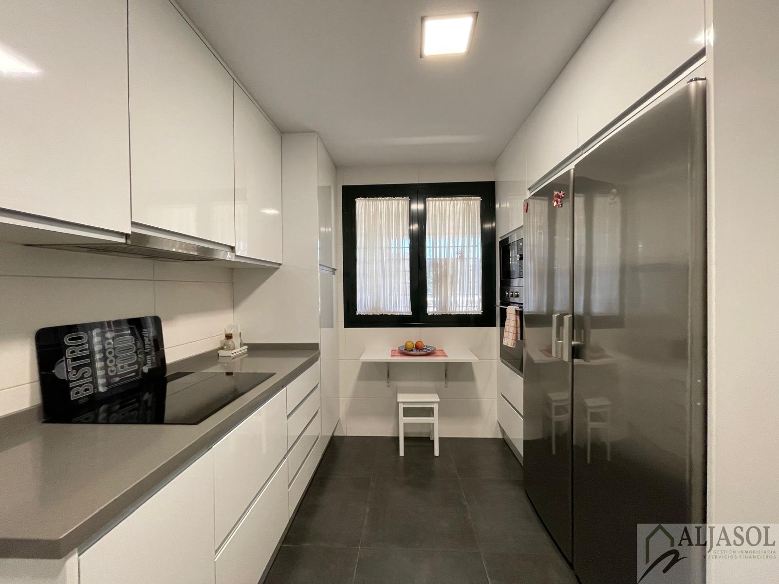 For sale of chalet in Palomares del Río