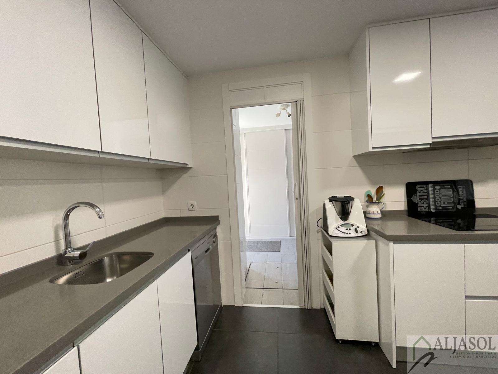 For sale of chalet in Palomares del Río