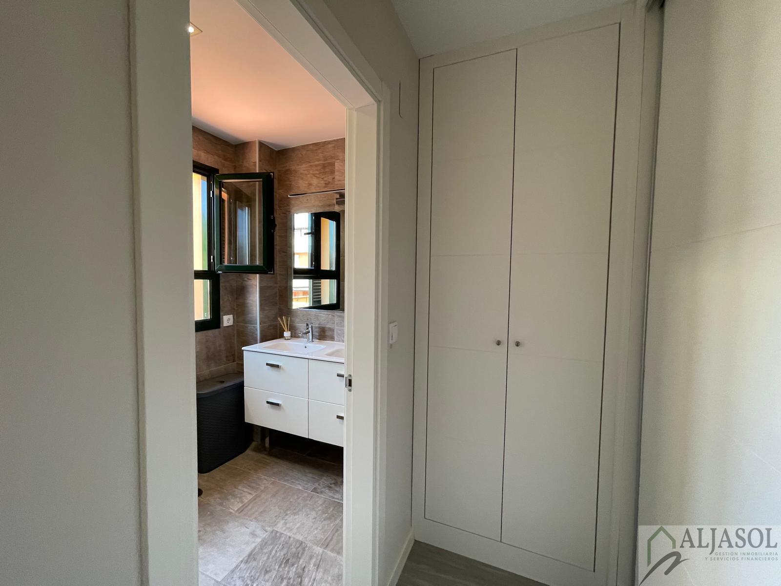 For sale of chalet in Palomares del Río