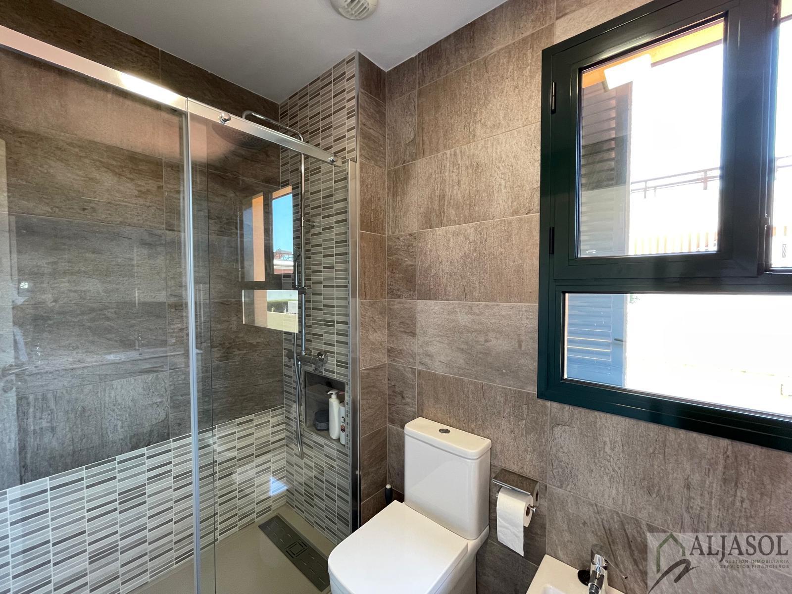 For sale of chalet in Palomares del Río