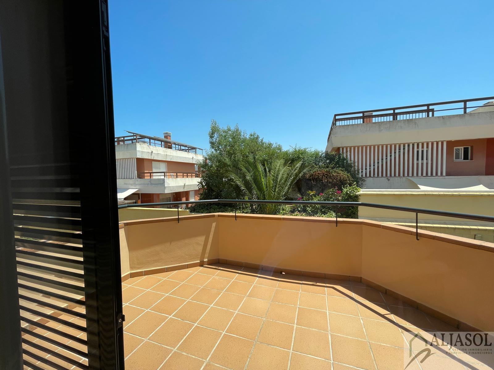 For sale of chalet in Palomares del Río