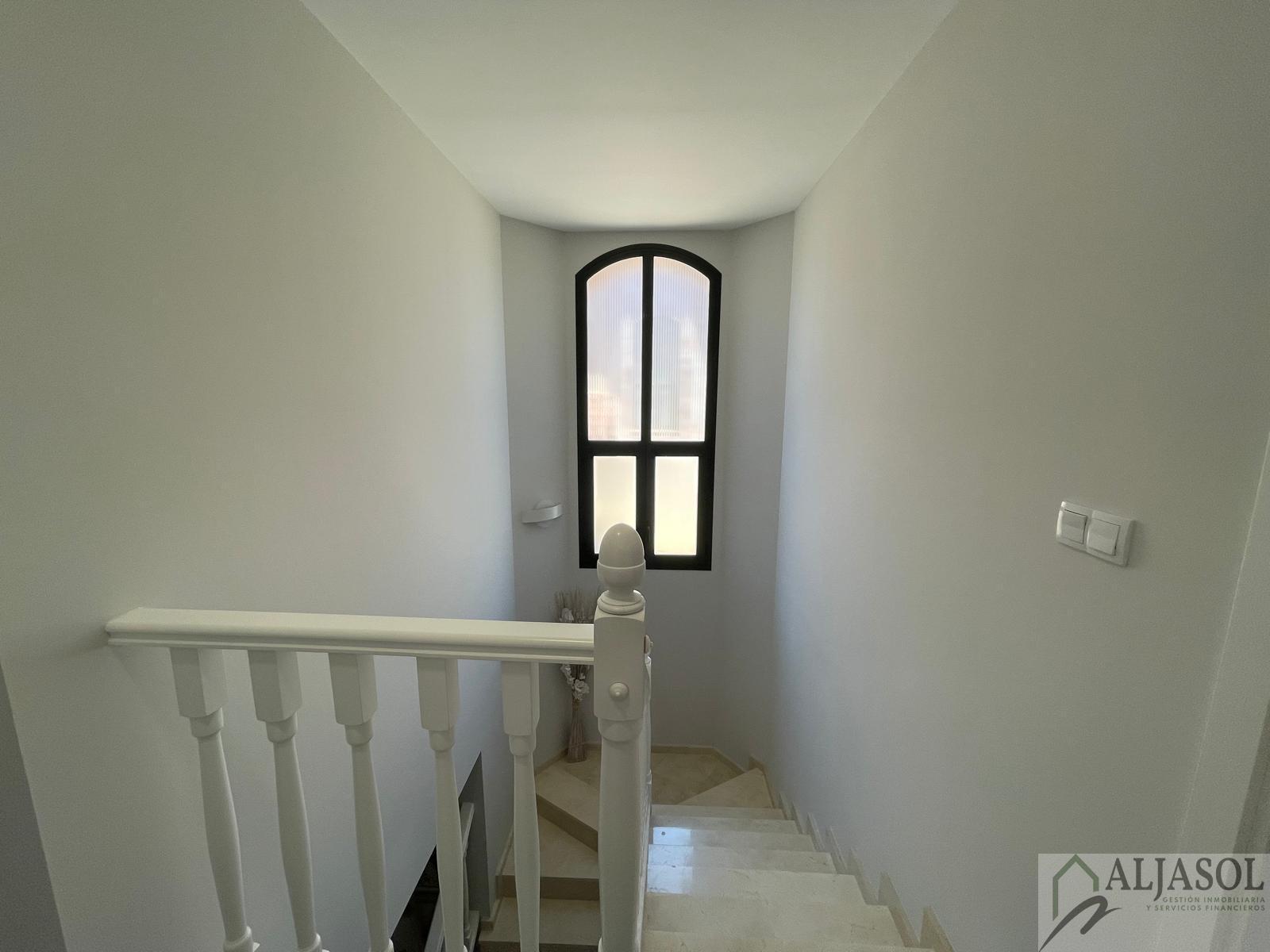 For sale of chalet in Palomares del Río