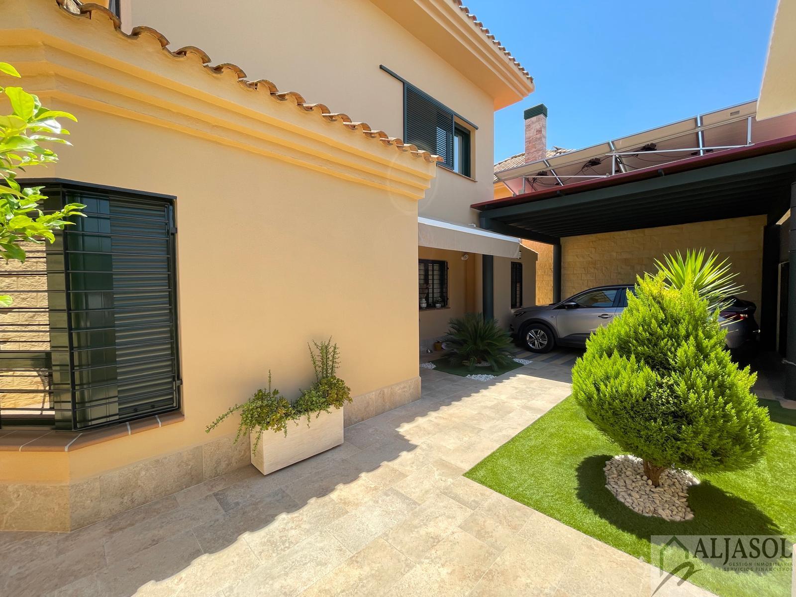 For sale of chalet in Palomares del Río