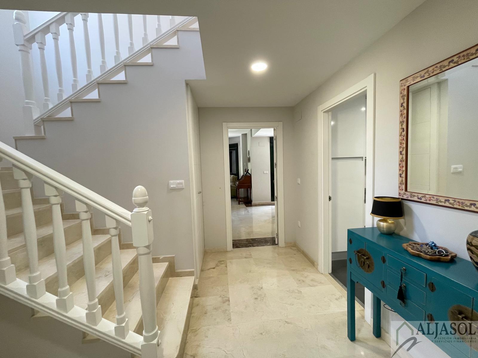 For sale of chalet in Palomares del Río