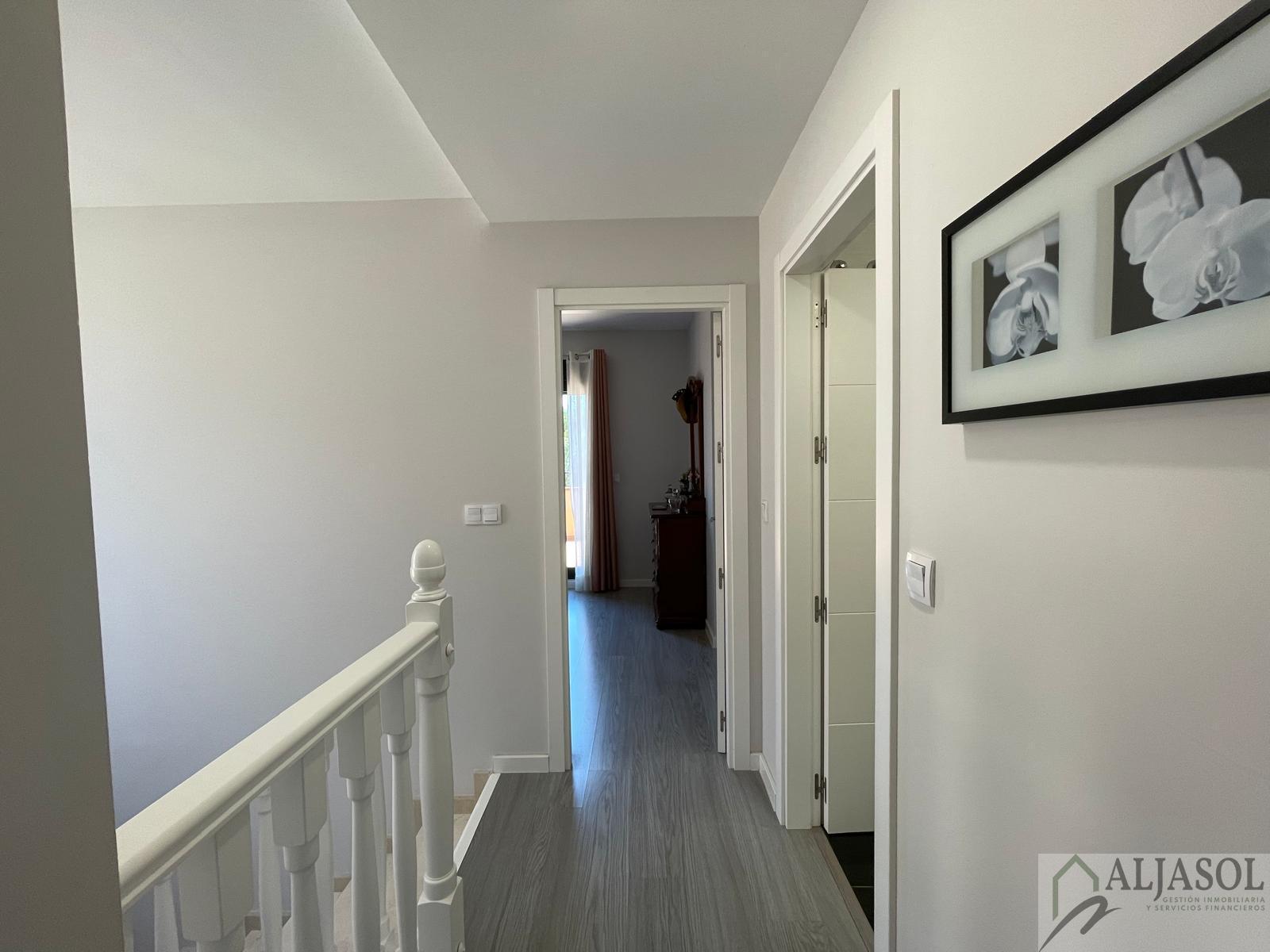 For sale of chalet in Palomares del Río