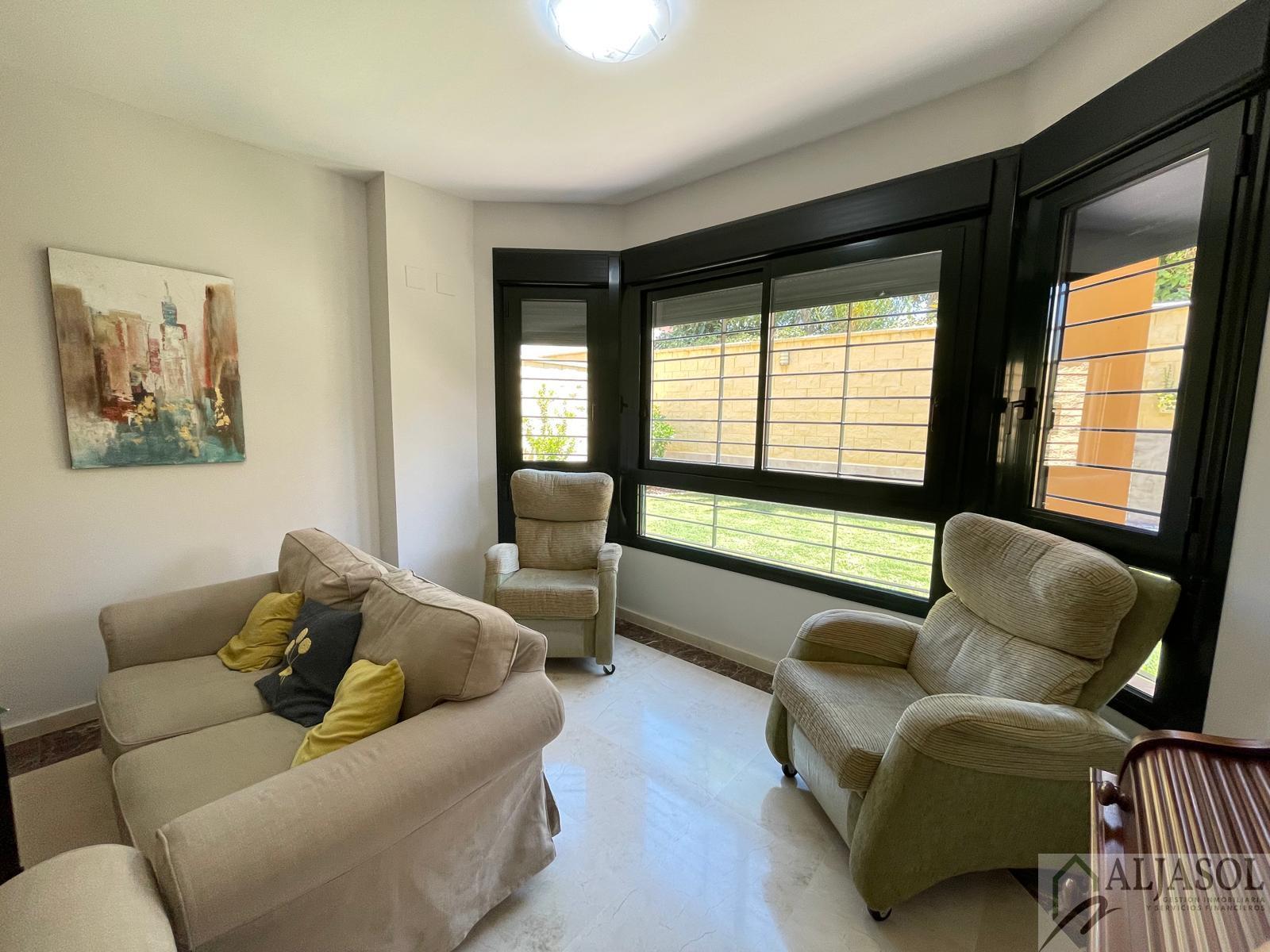 For sale of chalet in Palomares del Río