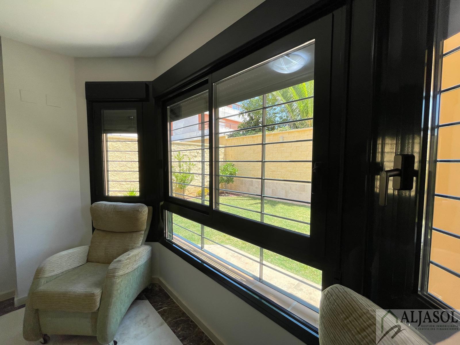 For sale of chalet in Palomares del Río