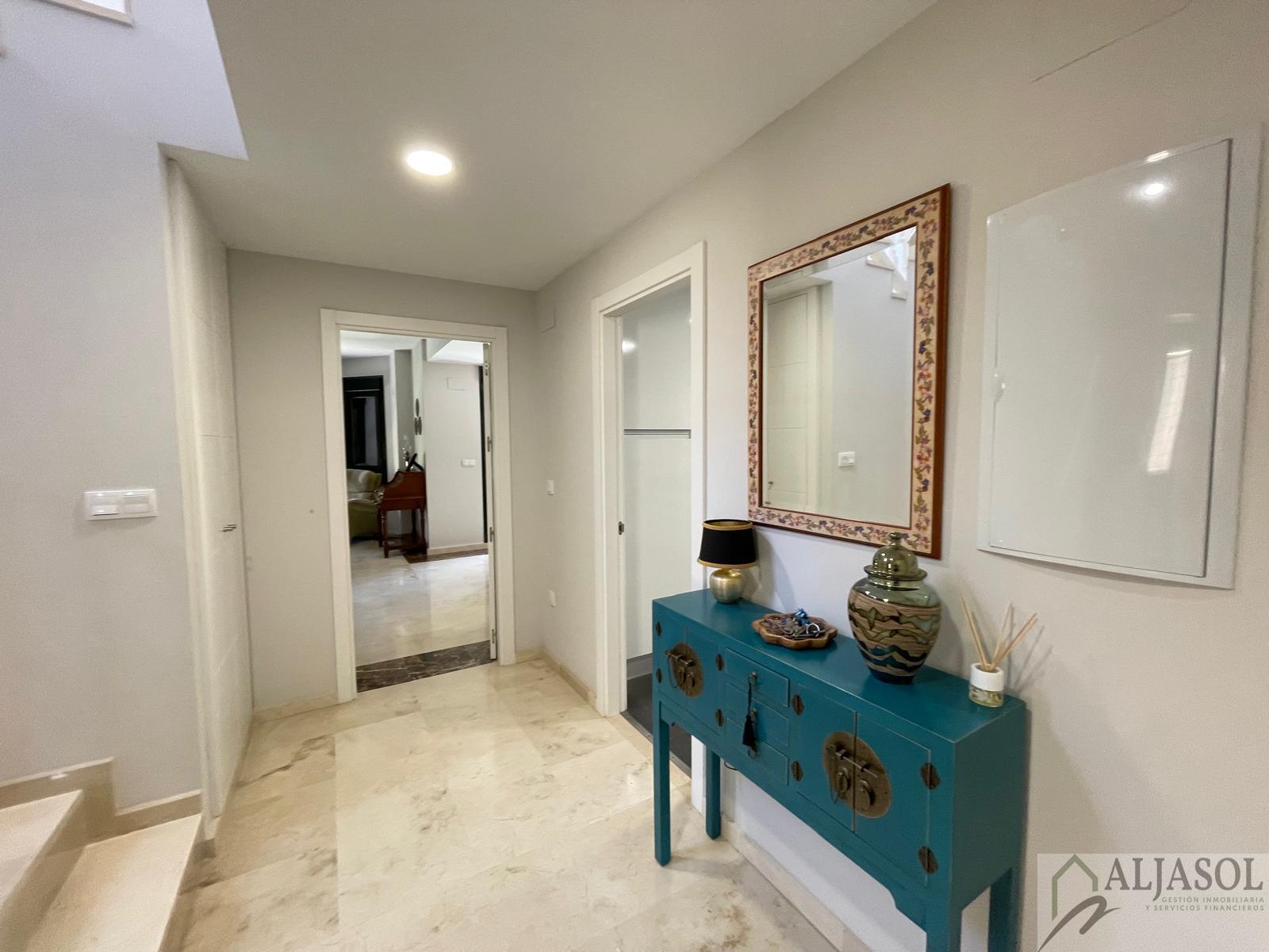 For sale of chalet in Palomares del Río