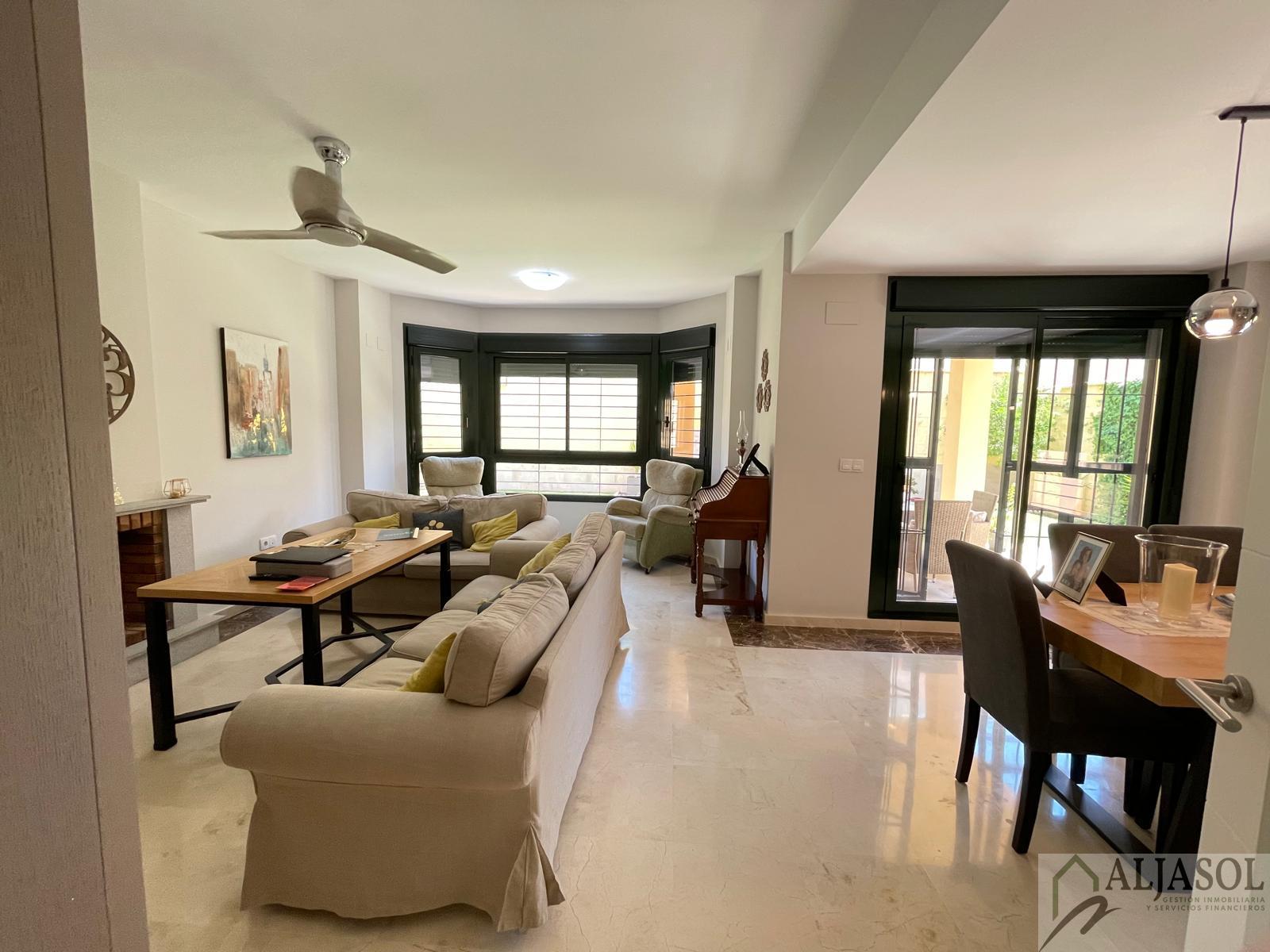 For sale of chalet in Palomares del Río