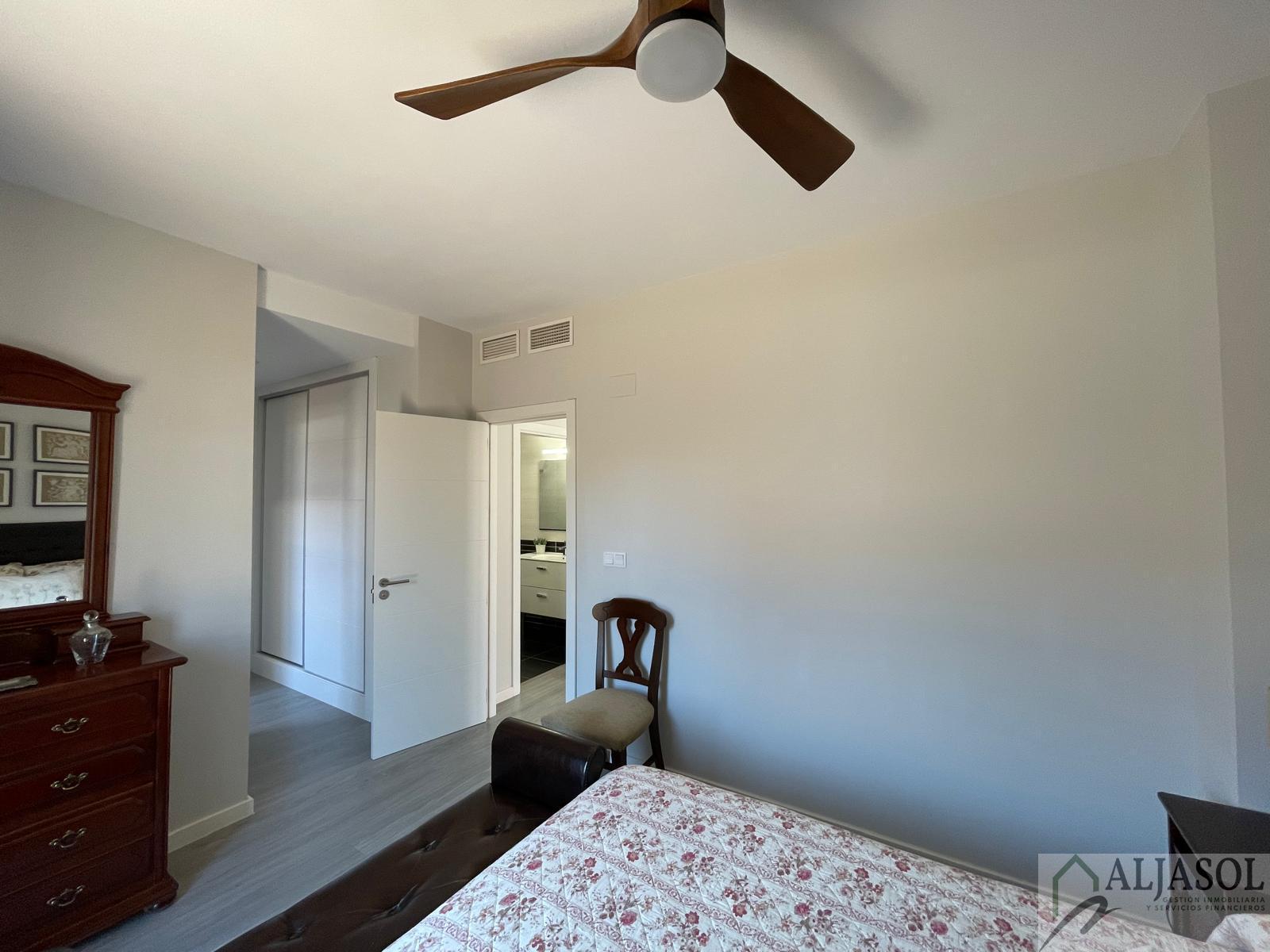 For sale of chalet in Palomares del Río