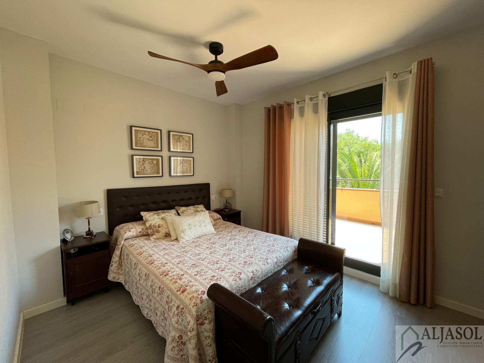 For sale of chalet in Palomares del Río