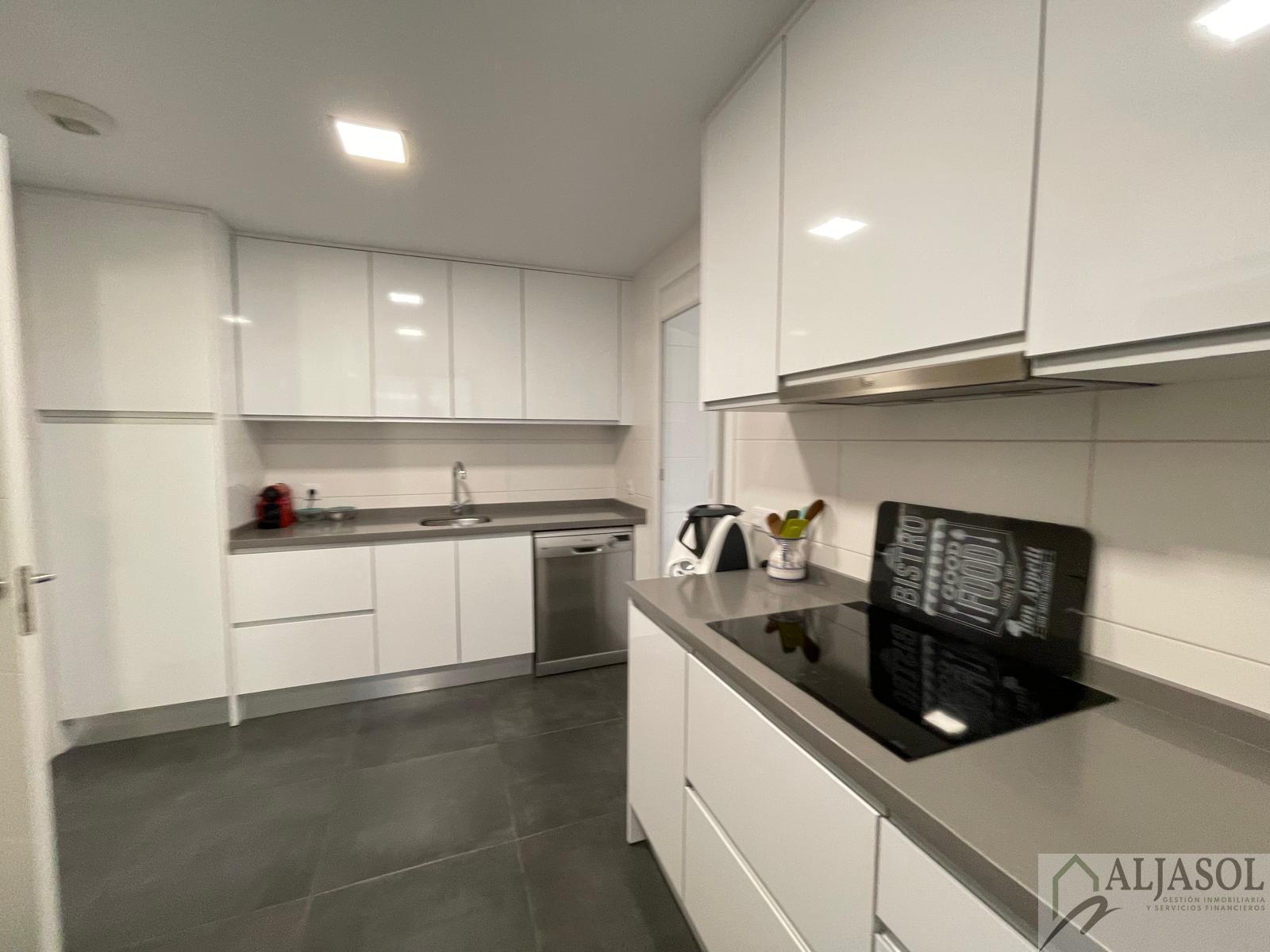 For sale of chalet in Palomares del Río