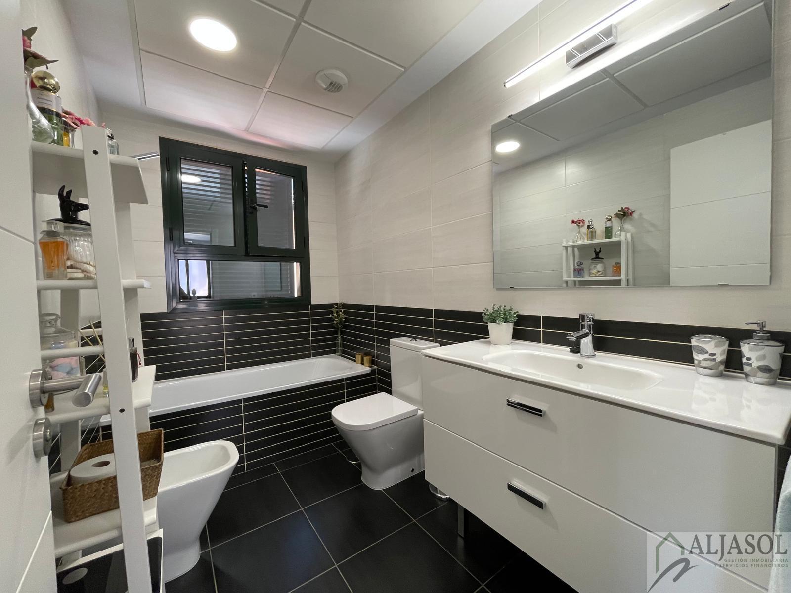 For sale of chalet in Palomares del Río