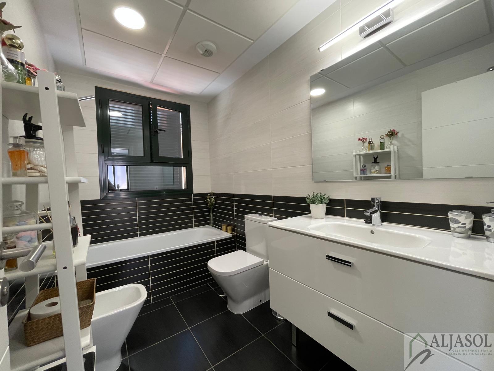 For sale of chalet in Palomares del Río