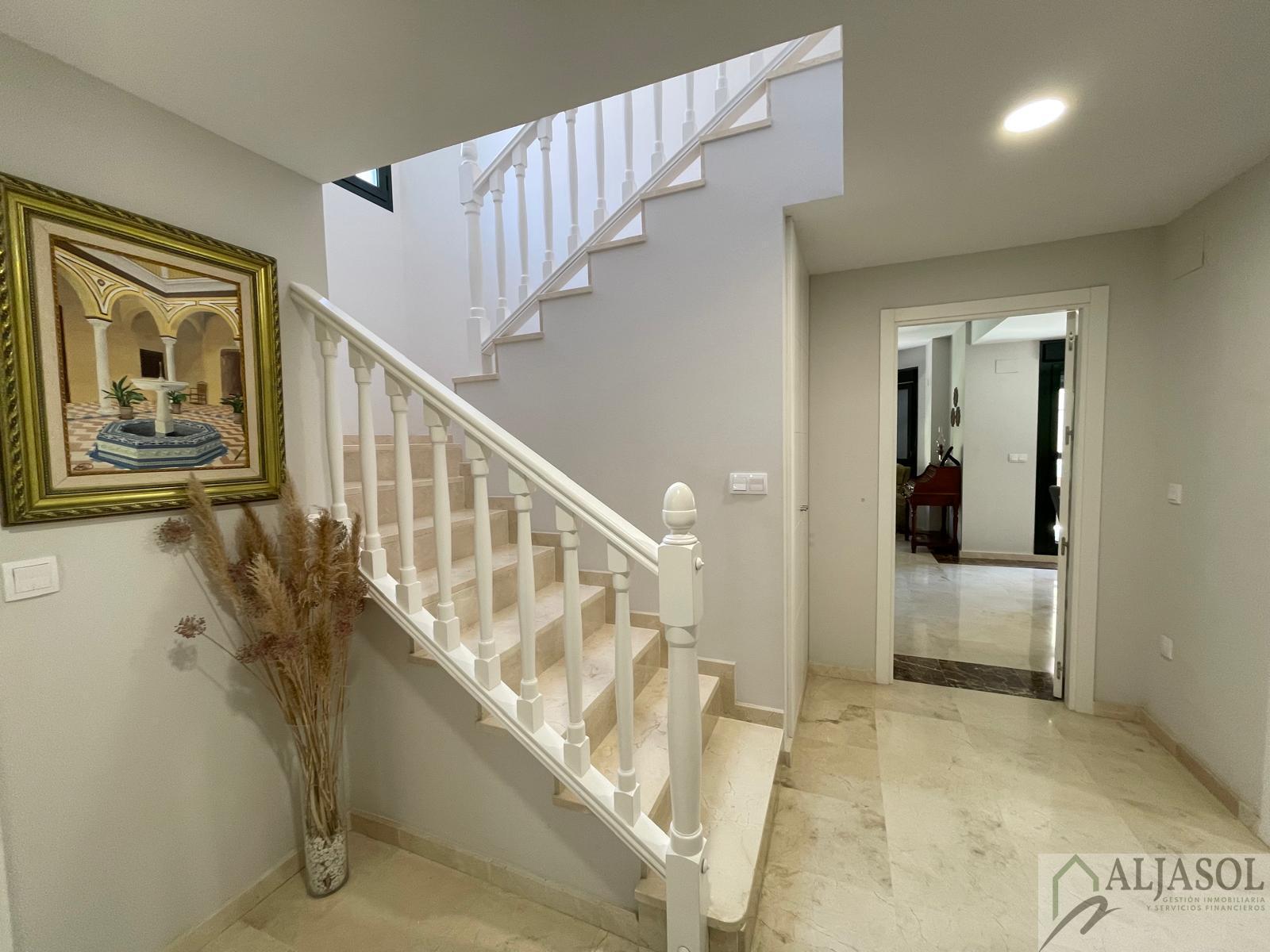 For sale of chalet in Palomares del Río