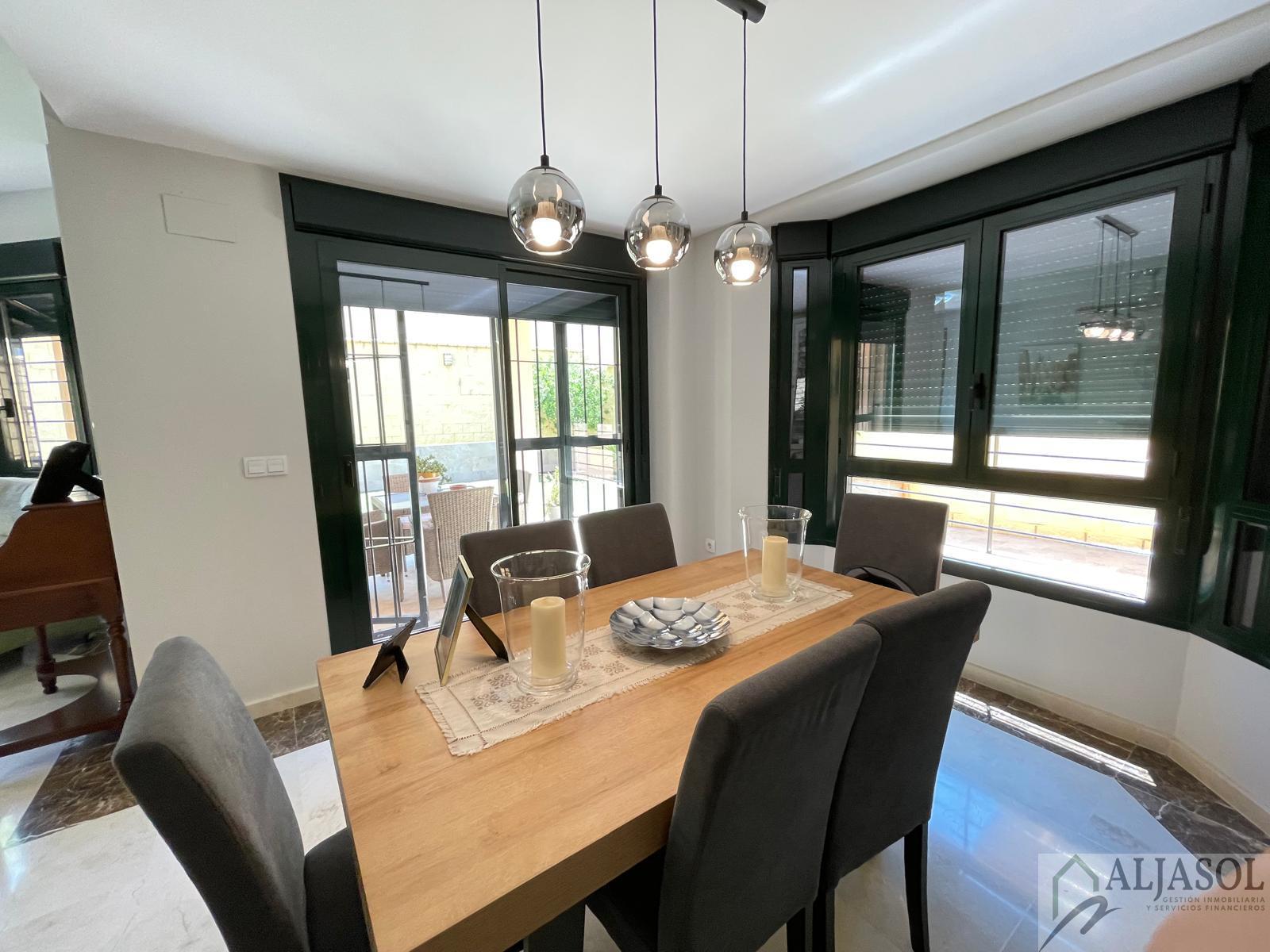 For sale of chalet in Palomares del Río
