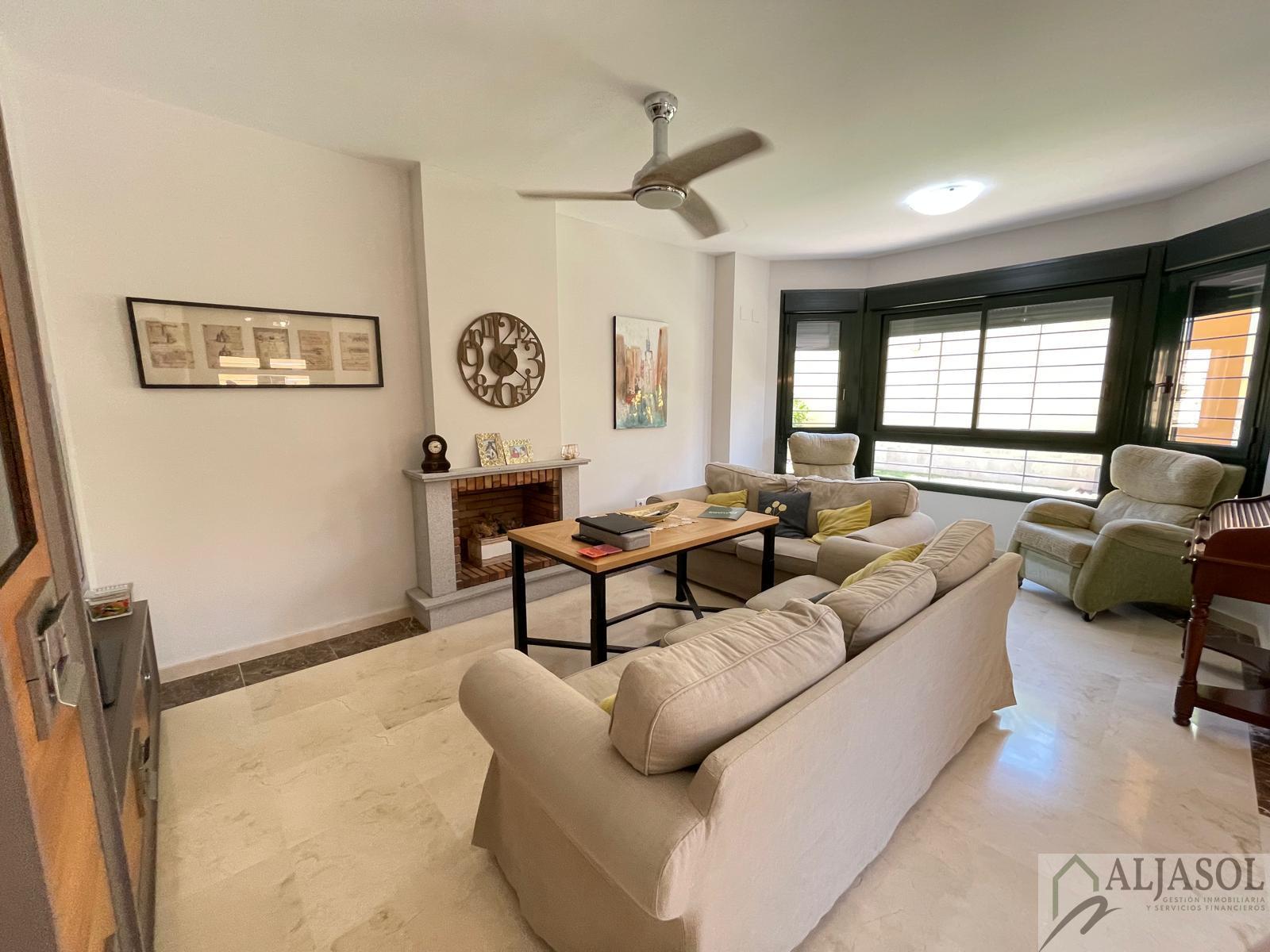 For sale of chalet in Palomares del Río